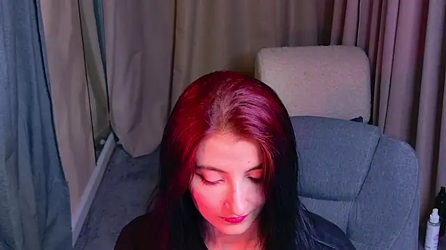NicoleLuxe online show from 12, 5, 2026