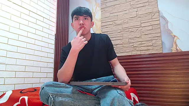 massimoferrera303av online show from 2, 2, 2026