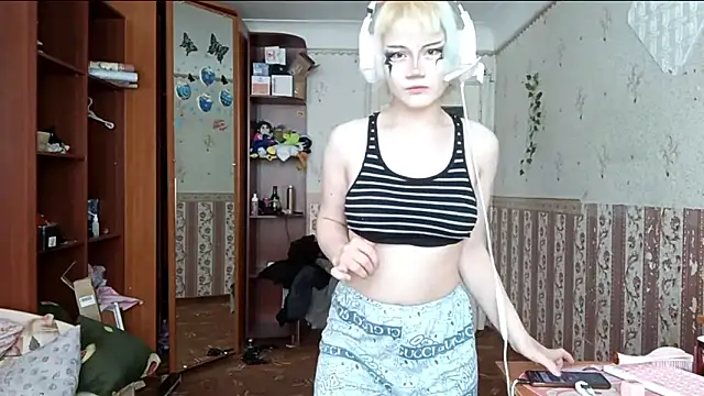 KathernSaulters online show from 3, 3, 2026