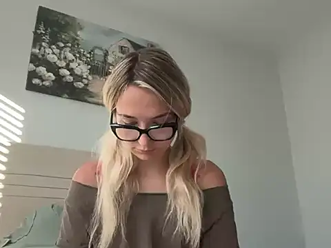 kelseyblu online show from 13, 4, 2026