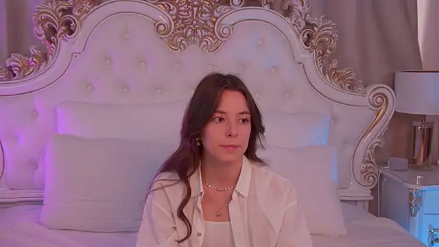 AlisseMoore online show from 24, 4, 2026