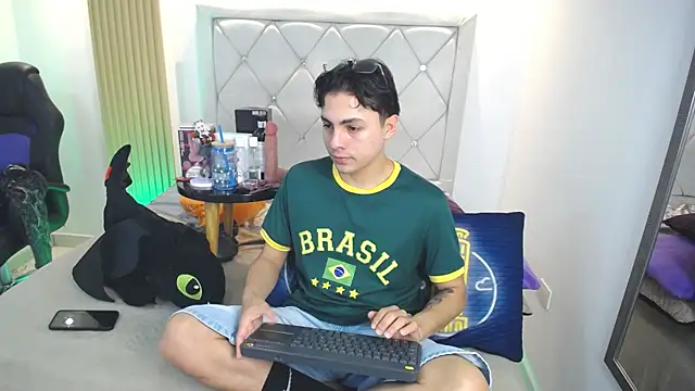 Snapshot of Samu_Hott chatting on 4, 5, 2026 Samu Hott online show from 4, 5, 2026