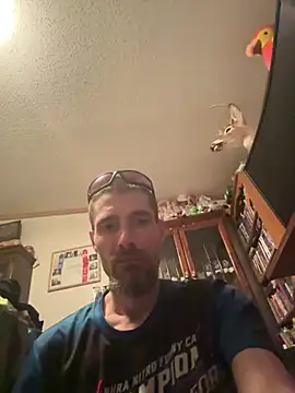 Snapshot of tommattsonn chatting on 24, 4, 2026 tommattsonn online show from 24, 4, 2026