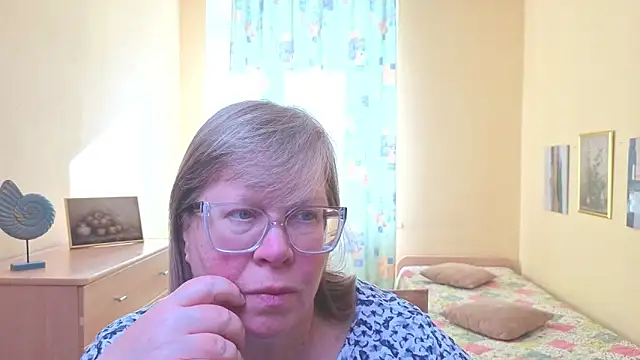 Emma Eclipsee online show from 27, 2, 2026