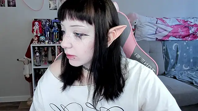 Snapshot of MollysLand chatting on 4, 5, 2026 MollysLand online show from 4, 5, 2026