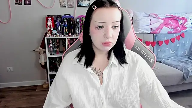 MollysLand online show from 4, 3, 2026