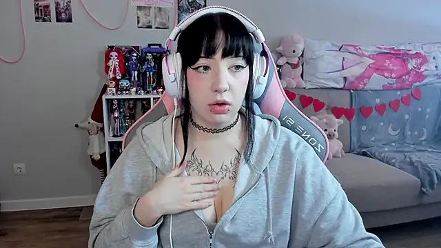 MollysLand online show from 5, 3, 2026