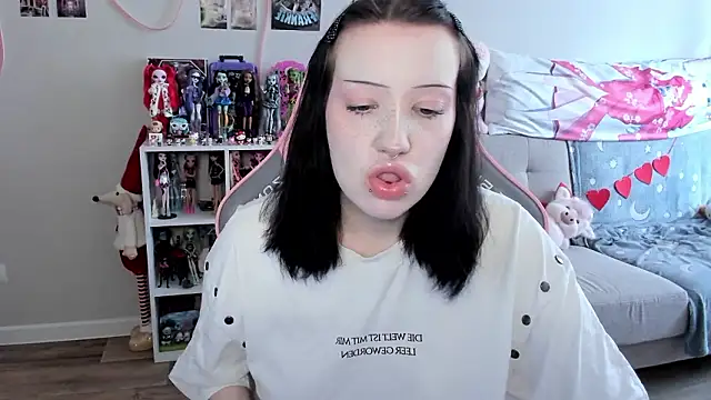 MollysLand online show from 25, 3, 2026