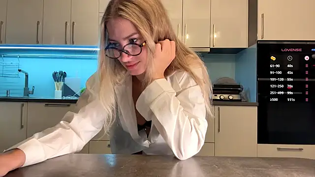 SoftnessMila online show from 15, 4, 2026