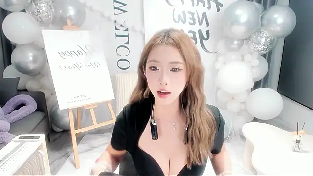 hotgirl0111 online show from 11, 2, 2026