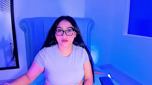 Lya dubois  online show from 26, 7, 2026