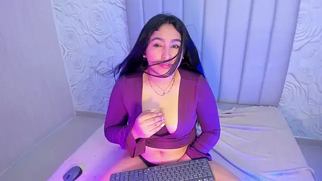 Lya dubois  online show from 29, 4, 2026