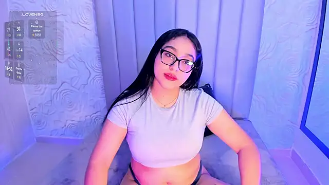 Lya dubois  online show from 17, 7, 2026