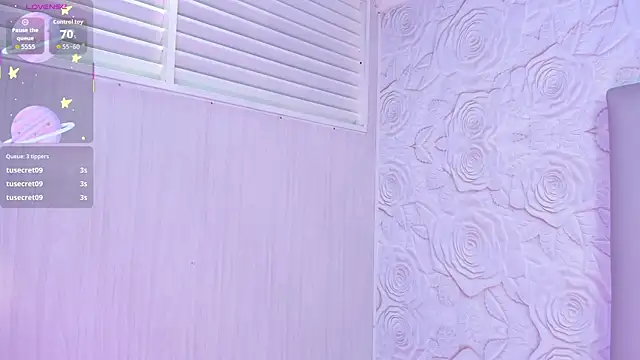 Lya dubois  online show from 21, 4, 2026