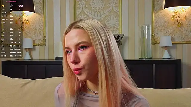 SimonaKaroly online show from 4, 3, 2026