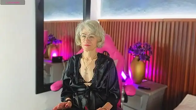 Snapshot of miss_monserrate01 chatting on 5, 5, 2026 miss monserrate01 online show from 5, 5, 2026