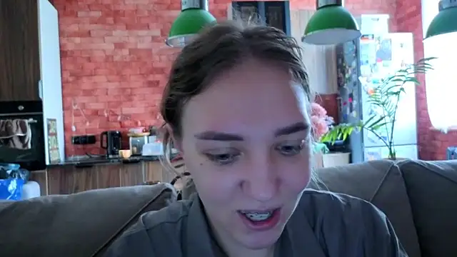 Snapshot of alice_charm_ chatting on 3, 5, 2026 alice charm online show from 3, 5, 2026