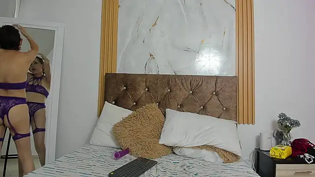 Candyfox2606 online show from 15, 2, 2026