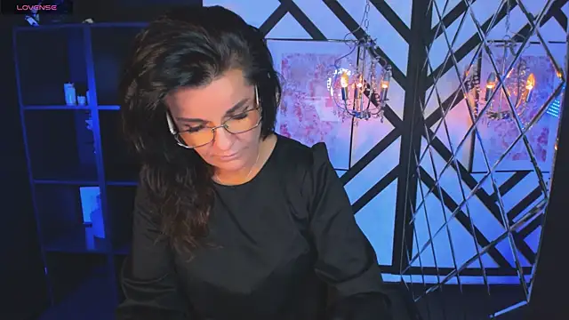 RikaCoutts online show from 6, 4, 2026