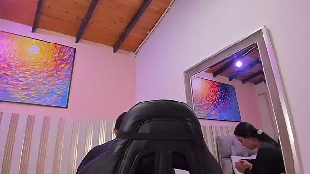 nina glow online show from 9, 4, 2026