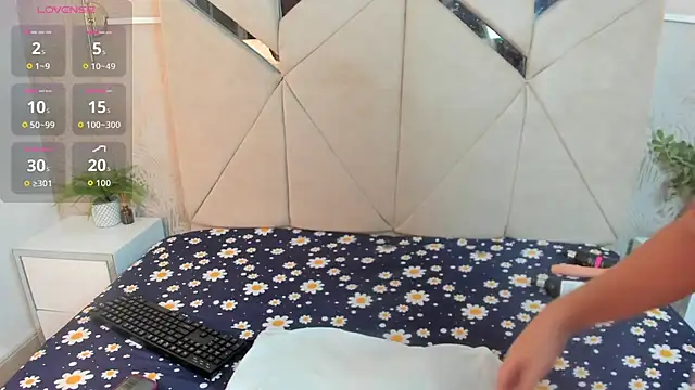 Leah-Moon online show from 19, 3, 2026