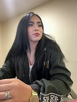 Sara Fernandez  online show from 13, 4, 2026