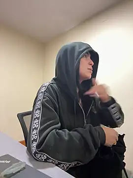 Sara Fernandez  online show from 17, 4, 2026