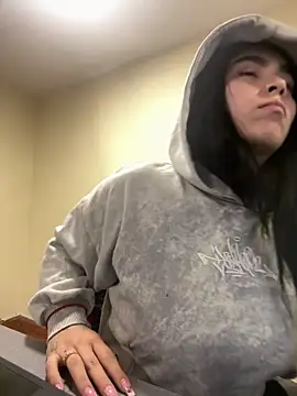 Sara Fernandez  online show from 21, 4, 2026