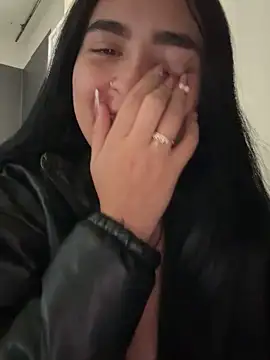 Sara Fernandez  online show from 23, 2, 2026