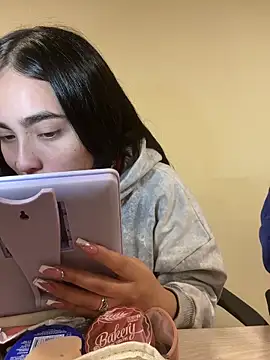 Sara Fernandez  online show from 19, 3, 2026