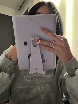 Sara Fernandez  online show from 12, 2, 2026