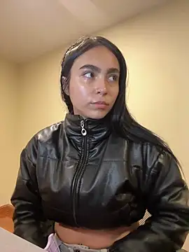 Sara Fernandez  online show from 22, 4, 2026