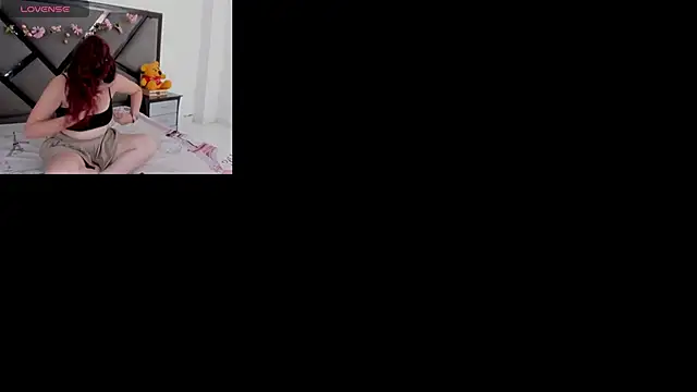Snapshot of CarolRousee chatting on 4, 5, 2026 CarolRousee online show from 4, 5, 2026