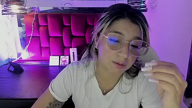 Dahiana Dmour  online show from 12, 5, 2026