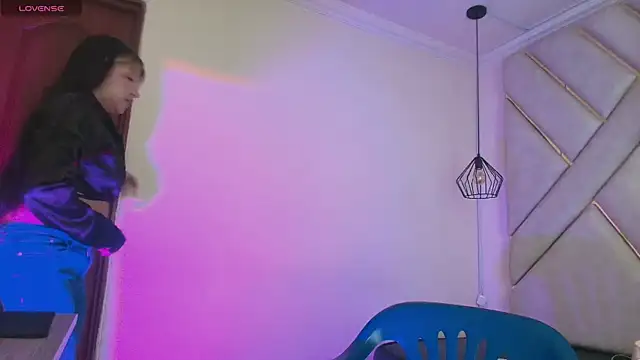 Dahiana Dmour  online show from 16, 4, 2026