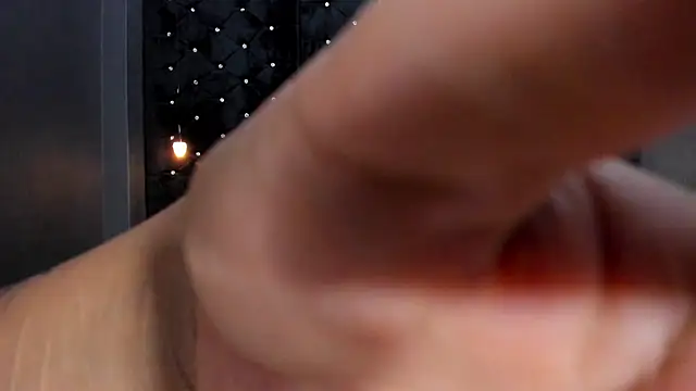 MiaWolton online show from 4, 4, 2026