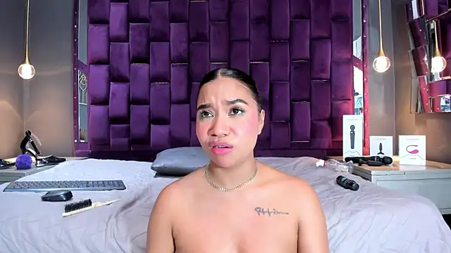 MiaWolton online show from 1, 3, 2026