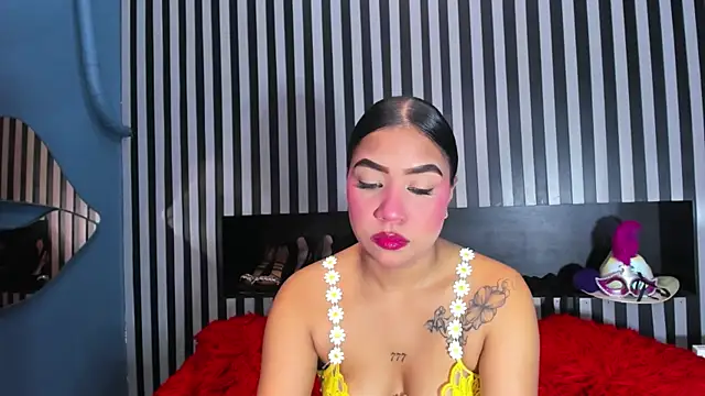 Snapshot of MiaWolton chatting on 24, 6, 2026 MiaWolton online show from 24, 6, 2026