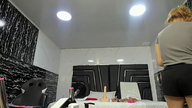 Snapshot of Ladyy_Scarlett chatting on 12, 6, 2026 Ladyy Scarlett online show from 12, 6, 2026