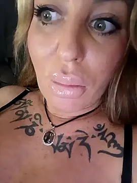 MiaMooly online show from 14, 11, 2025