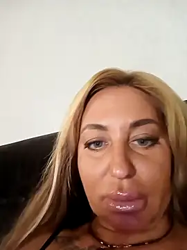 MiaMooly online show from 17, 9, 2025