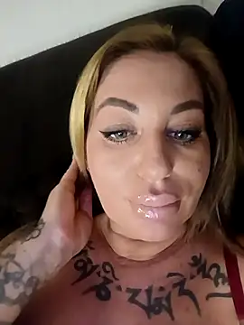 MiaMooly online show from 6, 2, 2026