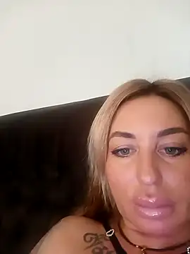 MiaMooly online show from 3, 11, 2025