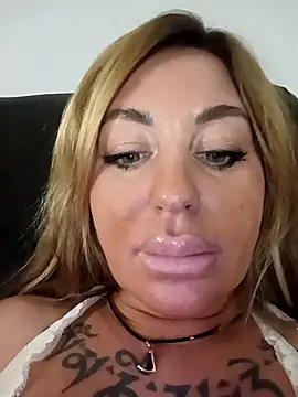 MiaMooly online show from 13, 12, 2025