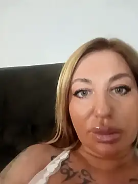 MiaMooly online show from 18, 12, 2025