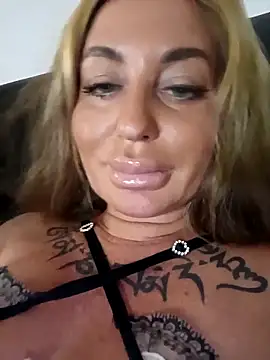 MiaMooly online show from 12, 9, 2025