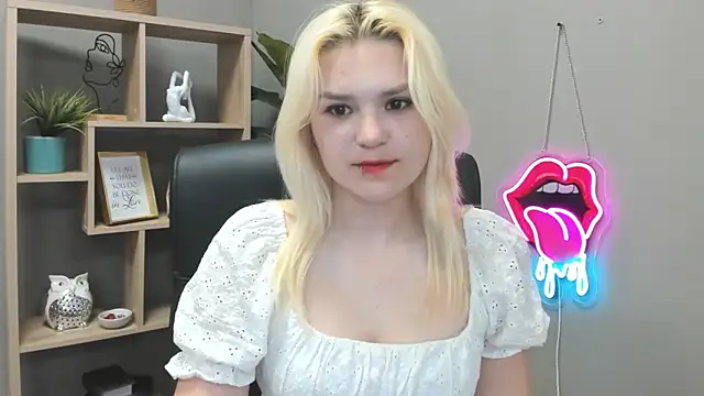 Snapshot of SweetLilyxo chatting on 27, 5, 2026 SweetLilyxo online show from 27, 5, 2026