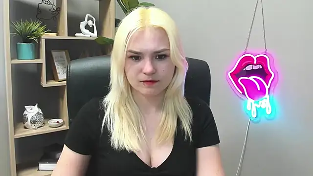 Snapshot of SweetLilyxo chatting on 27, 4, 2026 SweetLilyxo online show from 27, 4, 2026