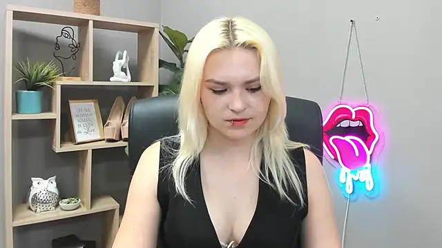 Snapshot of SweetLilyxo chatting on 26, 5, 2026 SweetLilyxo online show from 26, 5, 2026