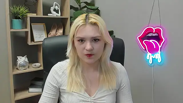 SweetLilyxo online show from 8, 4, 2026